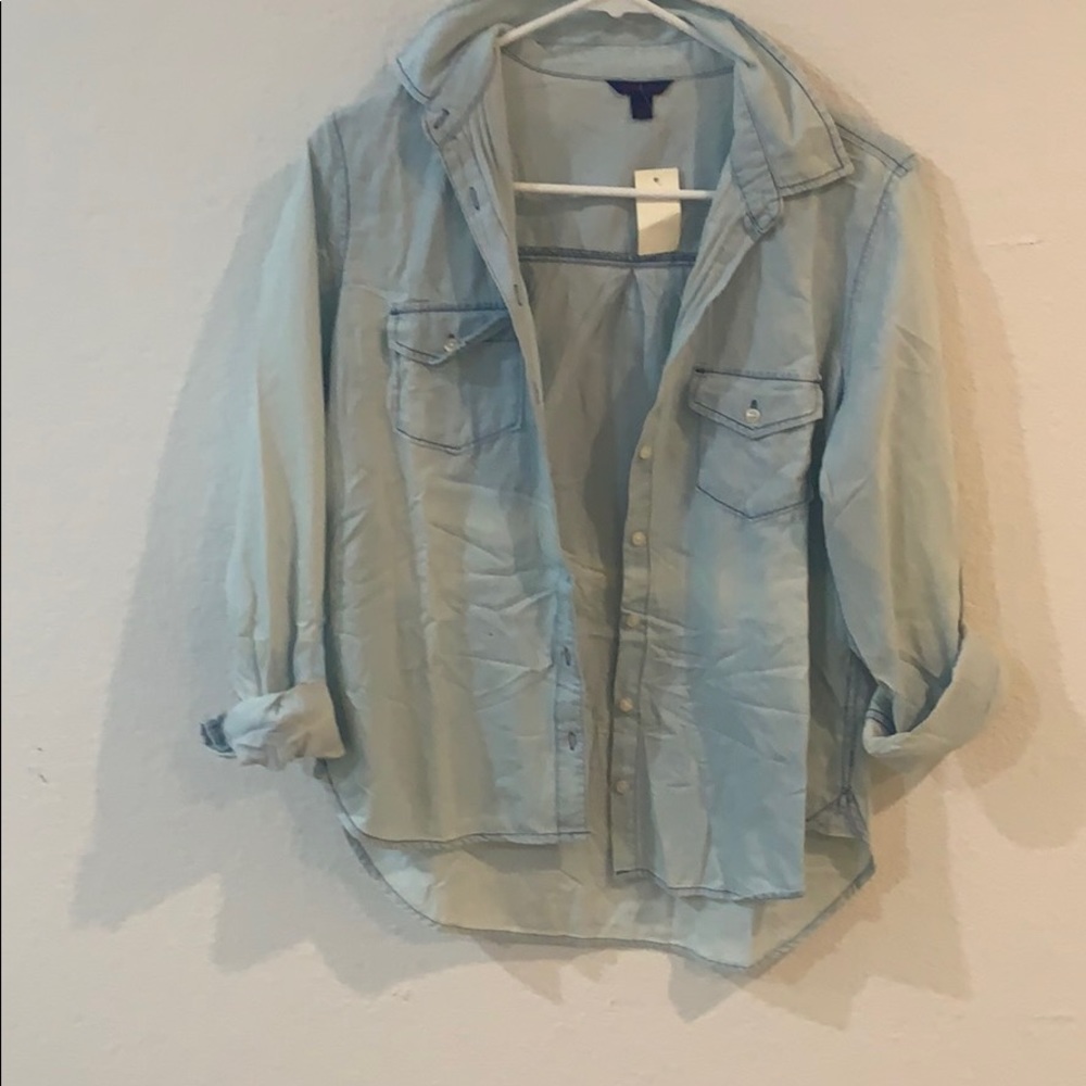 lights blue botton down shirt
